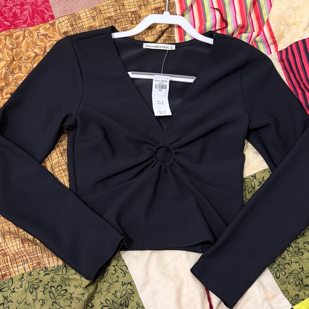Abercrombie & Fitch Long Sleeve V-Neck Blouse – Size Small – NWT